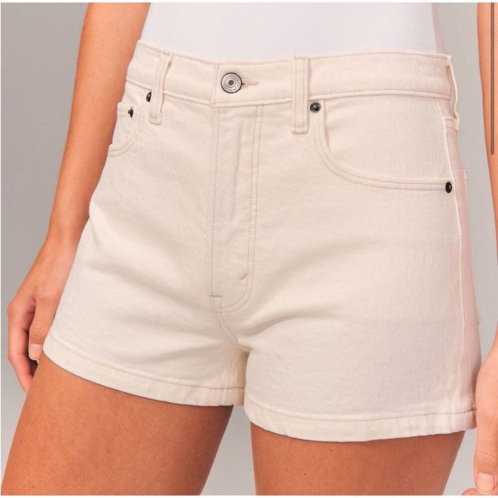 Abercrombie & Fitch High Rise Mom Short Size 30 NWT